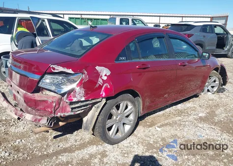 2013 Chrysler 200 Lx z USA, uszkodzony, nr VIN 1C3CCBAB1DN670606